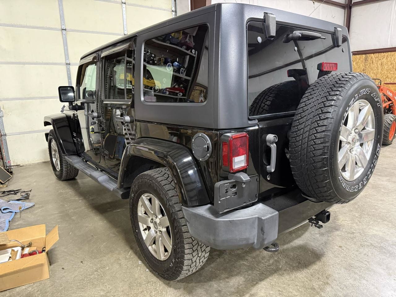 Used 2016 Jeep Wrangler Unlimited Sahara w/ Connectivity Group AWD/4WD image 3