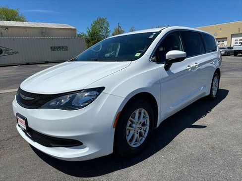 Certified 2023 Chrysler Voyager LX FWD image 11