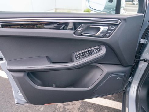 New 2026 Porsche Macan image 10