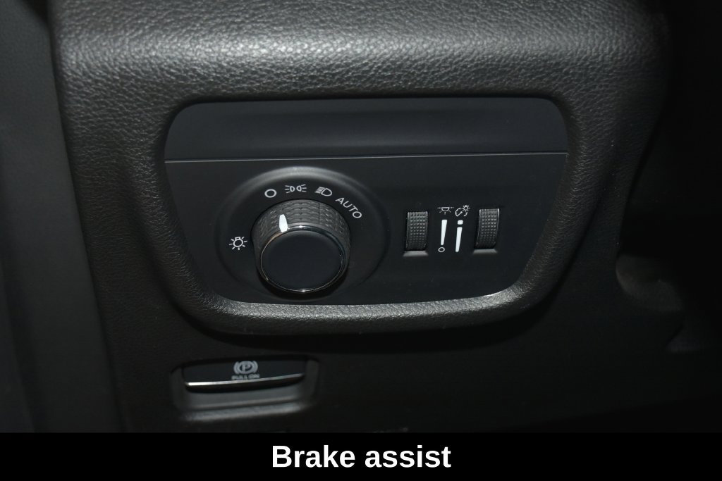 Used 2023 Jeep Grand Cherokee Altitude AWD/4WD image 14