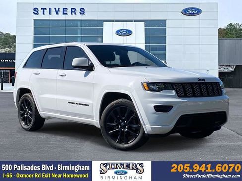 Used 2020 Jeep Grand Cherokee Altitude image 1
