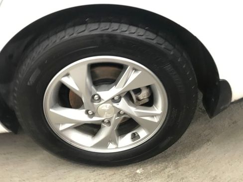 Used 2023 Hyundai Elantra SE image 45