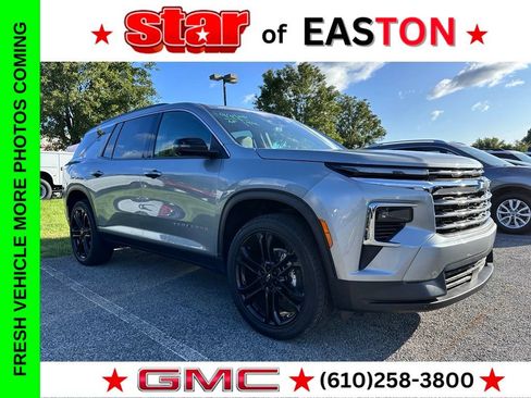 Used 2025 Chevrolet Traverse LT w/ Driver Confidence Package AWD/4WD image 1