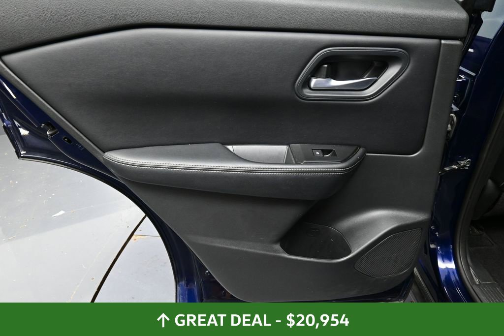 Used 2024 Nissan Rogue SV AWD/4WD image 32