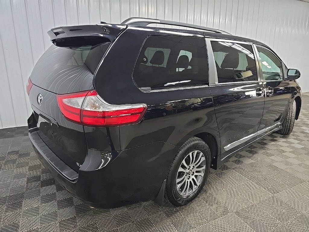 Used 2019 Toyota Sienna XLE w/ XLE Navigation Package FWD image 10