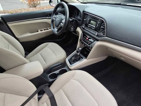 Used 2017 Hyundai Elantra SE image 10