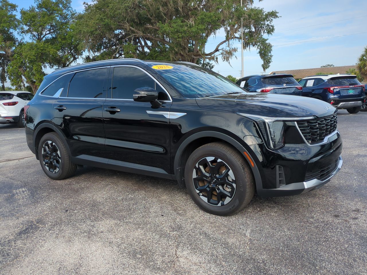 Used 2025 Kia Sorento S FWD image 2