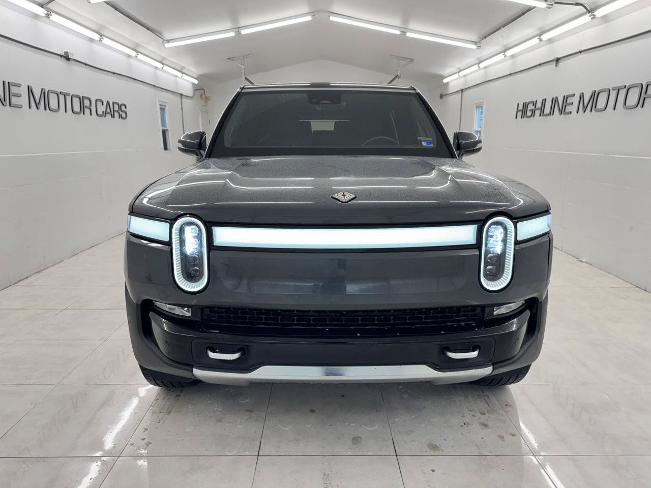 Used 2022 Rivian R1S Launch Edition Quad AWD/4WD image 2