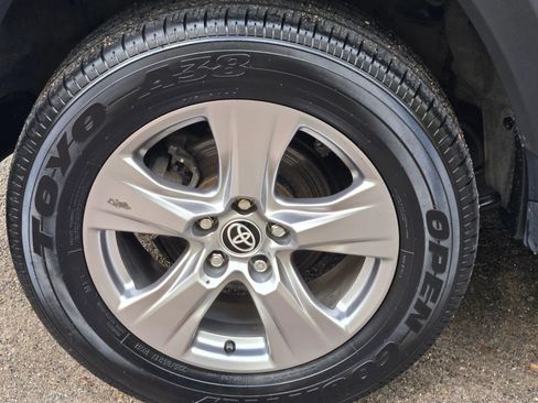 Used 2022 Toyota RAV4 XLE image 12