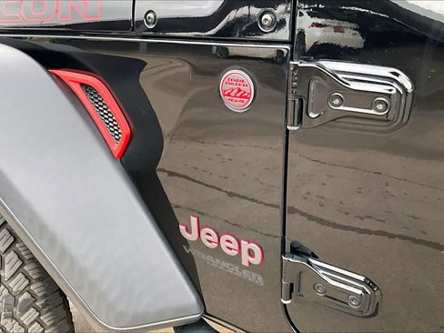 Used 2022 Jeep Wrangler Unlimited Rubicon w/ Cold Weather Group AWD/4WD image 17