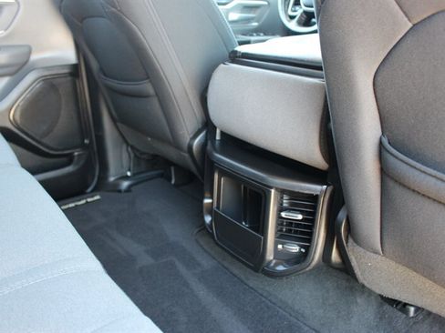 Used 2020 RAM 1500 Big Horn AWD/4WD image 17