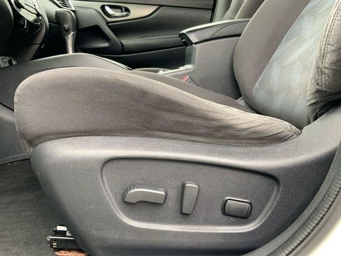 Used 2016 Nissan Rogue SV AWD/4WD image 17