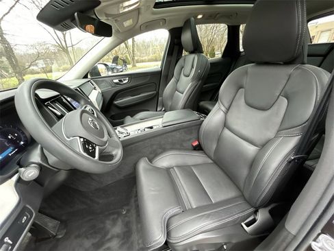 Certified 2022 Volvo XC60 B5 Inscription w/ Climate Package image 15
