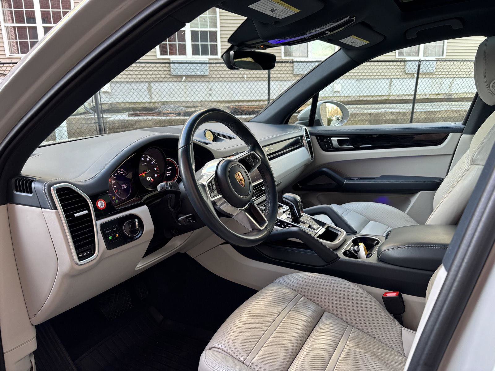 Used 2022 Porsche Cayenne Platinum Edition AWD/4WD image 8