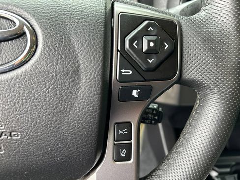 Used 2021 Toyota Tacoma SR5 RWD image 18
