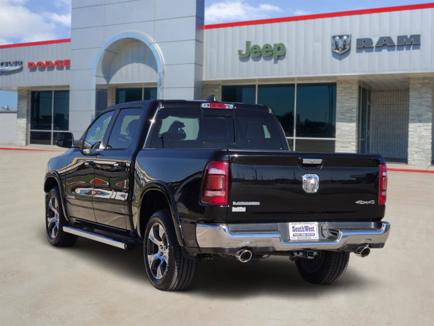 Used 2022 RAM 1500 Laramie AWD/4WD image 4
