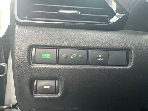 Used 2022 Nissan Sentra SV image 11