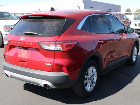Used 2020 Ford Escape SE image 5