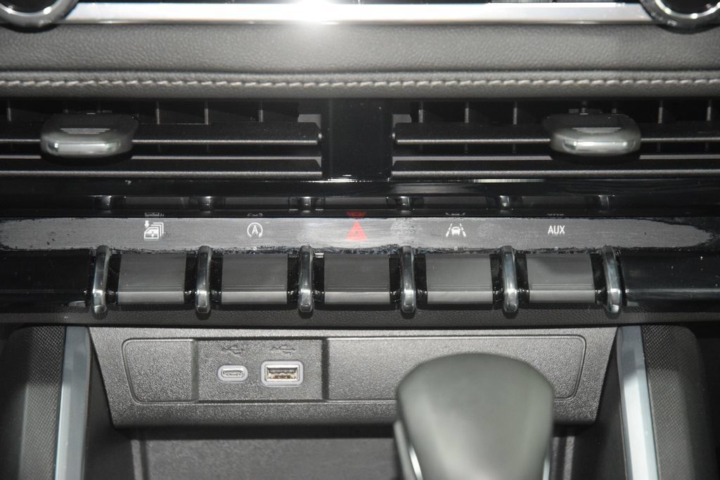 Used 2024 Chevrolet Colorado LT w/ LT Convenience Package III AWD/4WD image 35