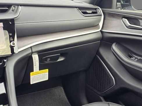 New 2026 Jeep Grand Cherokee Limited w/ Luxury Tech Group II image 20