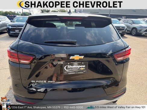 Used 2025 Chevrolet Blazer LT AWD/4WD image 3