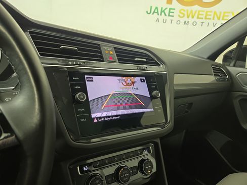 Used 2021 Volkswagen Tiguan SE R-Line image 20