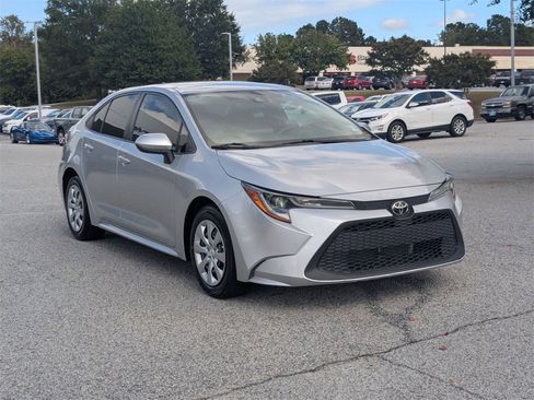 Used 2022 Toyota Corolla LE image 2