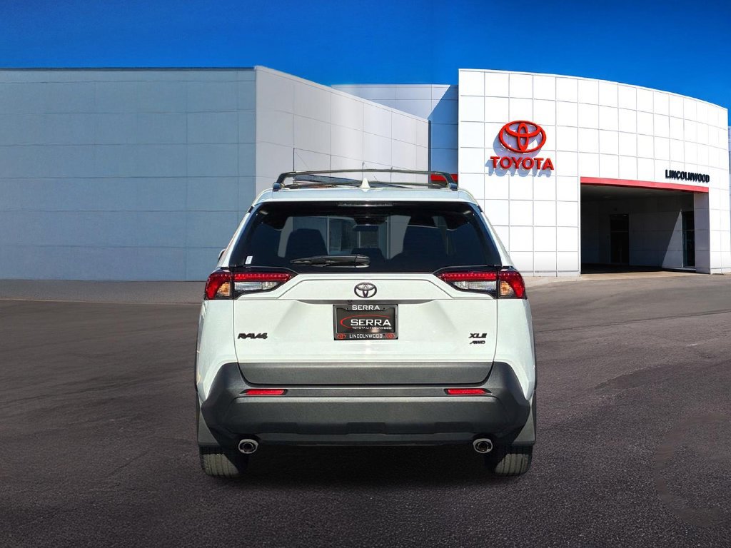 Used 2025 Toyota RAV4 XLE AWD/4WD image 11