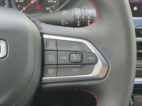 Used 2025 Jeep Compass Trailhawk AWD/4WD image 29