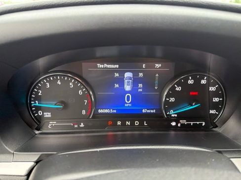 Used 2022 Ford Explorer XLT w/ Equipment Group 202A AWD/4WD image 21