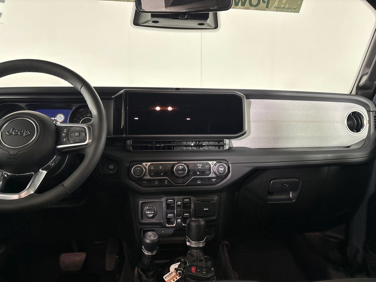 Used 2026 Jeep Wrangler Unlimited Sahara AWD/4WD image 24