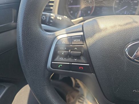Used 2018 Hyundai Elantra SE FWD image 26