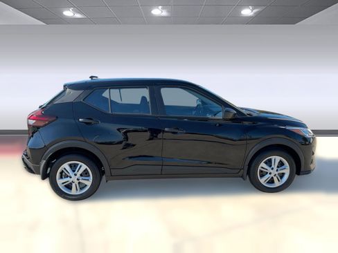 New 2025 Nissan Kicks Play S image 8