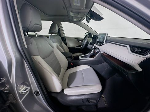 Used 2022 Toyota RAV4 Limited FWD image 33