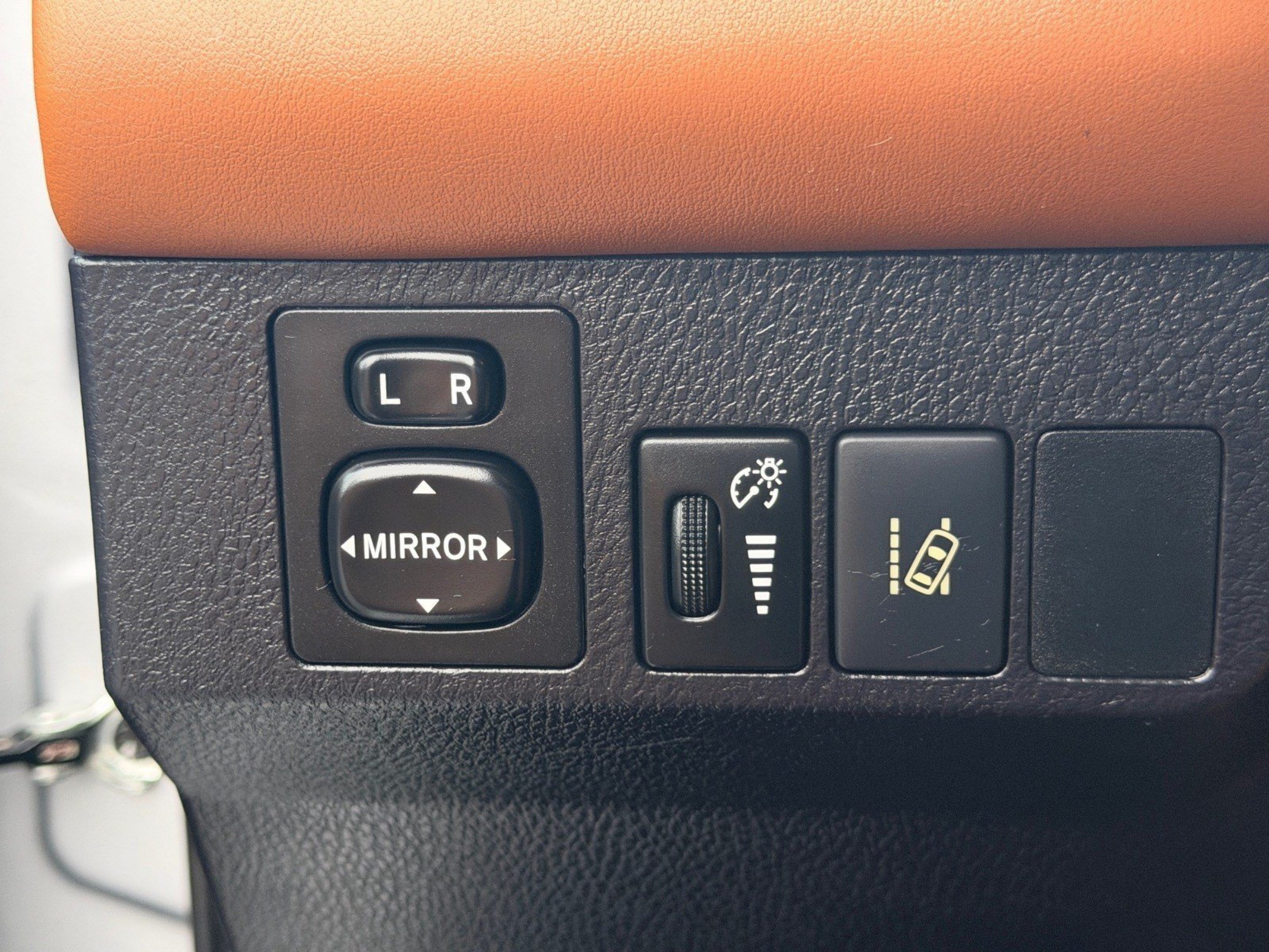 Used 2016 Toyota RAV4 Limited FWD image 37