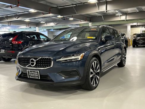 Used 2020 Volvo V60 T5 Cross Country w/ Protection Package AWD/4WD image 5
