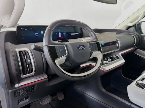 Used 2025 Ford Expedition Platinum w/ Platinum Ultimate Package AWD/4WD image 9