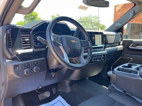 Used 2025 Chevrolet Silverado 2500 LT w/ Convenience Package AWD/4WD image 14