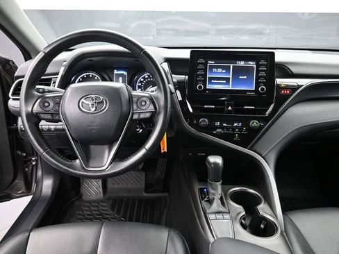 Used 2022 Toyota Camry SE image 11