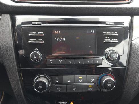 Used 2018 Nissan Rogue Sport S image 40