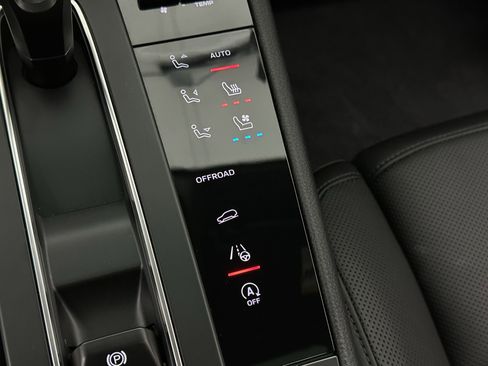 Certified 2025 Porsche Macan image 37