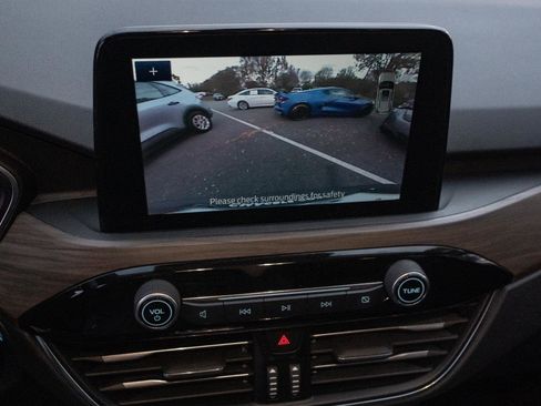 Used 2020 Ford Escape Titanium image 27