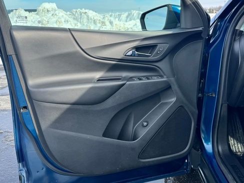 Used 2020 Chevrolet Equinox LT w/ Driver Convenience Package image 9