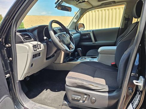 Used 2012 Toyota 4Runner SR5 w/ Convenience Pkg image 11