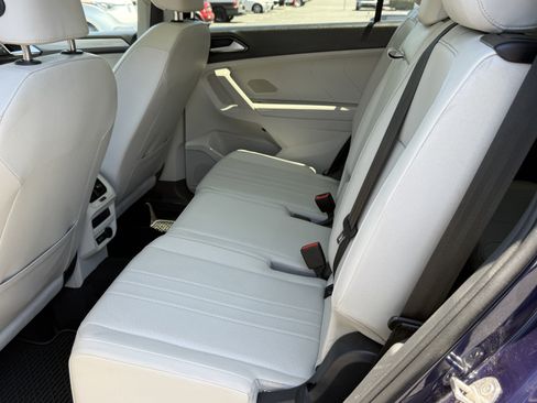 Used 2023 Volkswagen Tiguan SE w/ Panoramic Sunroof Package FWD image 28