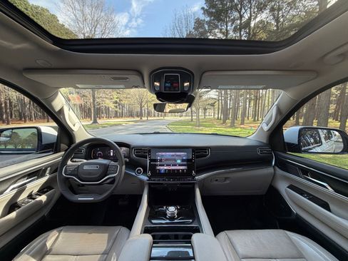 Used 2022 Jeep Wagoneer Series I w/ Premium Group I image 2