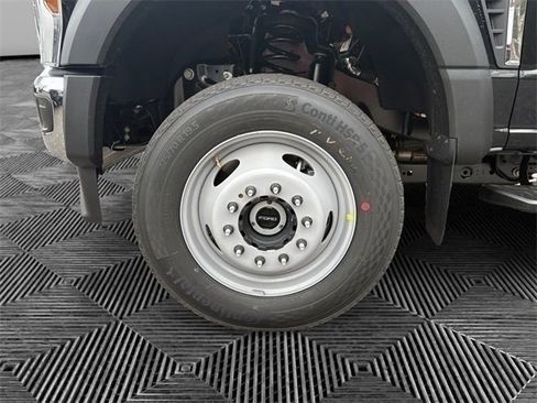 New 2026 Ford F550 4x4 Regular Cab Super Duty w/ XL Chrome Package image 14