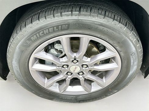 Used 2023 GMC Terrain SLT image 32