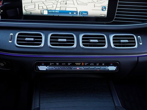 Used 2024 Mercedes-Benz GLE 450e 4MATIC image 32