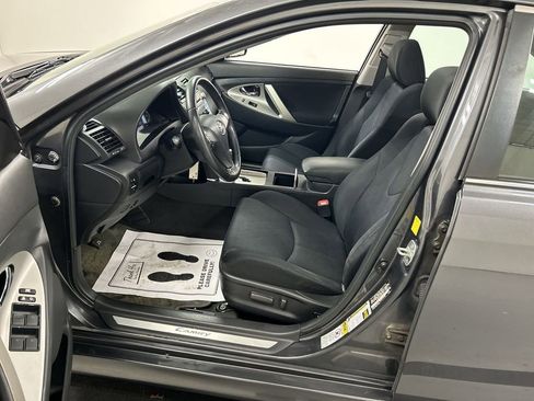 Used 2011 Toyota Camry SE w/ SE Extra-Value Pkg #1 image 9